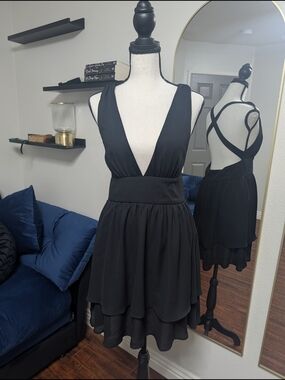 SHEIN Black Plunging V-Neck Sleeveless Dress